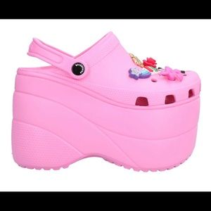 balenciaga pink crocs